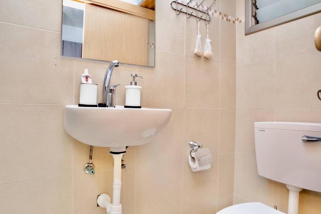 Homey Apartment Near The Beach Hadera Ngoại thất bức ảnh