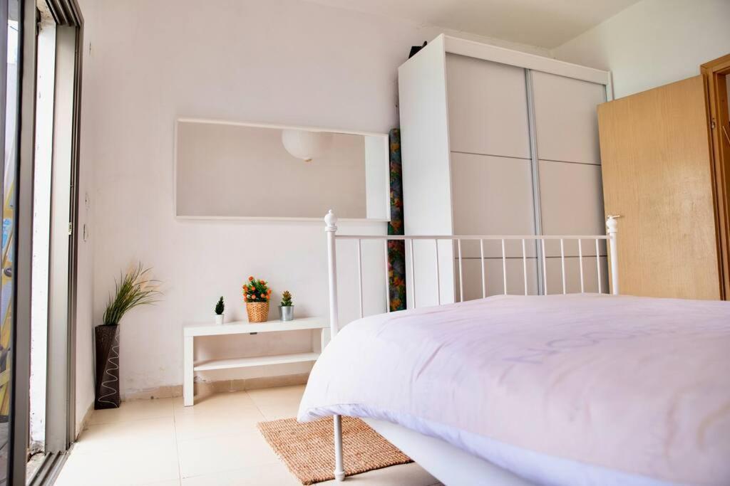 Homey Apartment Near The Beach Hadera Ngoại thất bức ảnh